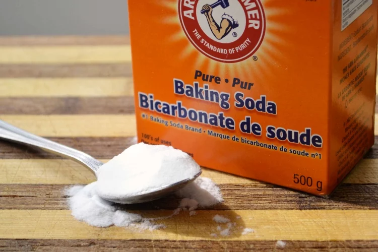 Baking soda to Clean Yellowing Soles