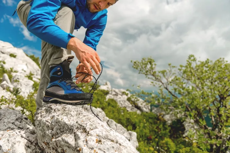 How to tie boot laces