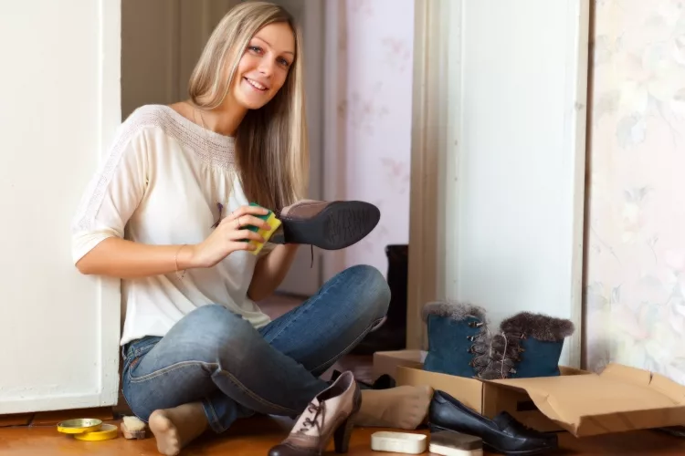 How to Clean the Bottom of Shoes